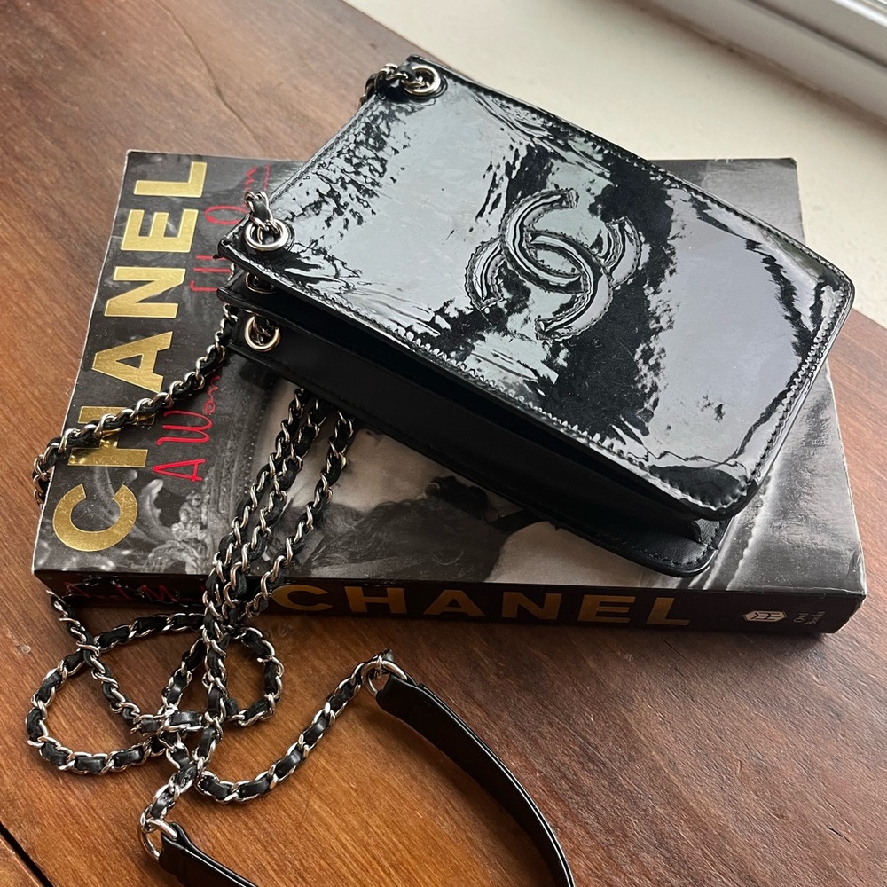 Chanel Timeless CC Black Patent Leather Phone Crossbody Bag Chain Strap VGUC